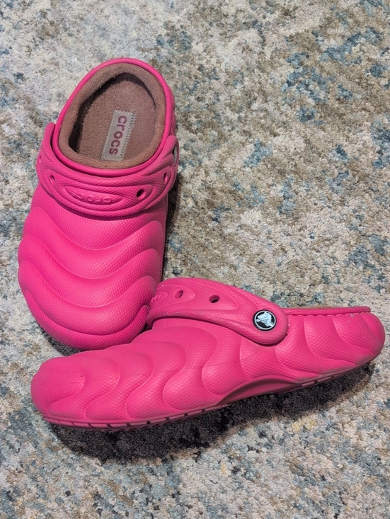 CROCS Shoes - Crocs Hot Pink Fleece Lined Clogs M5/W7